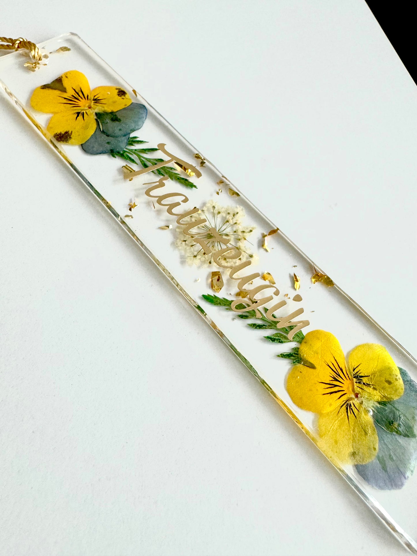 ⚜️Personalisierte Lesezeichen aus Epoxidharz mit echten Blumen – Handgemacht und einzigartig